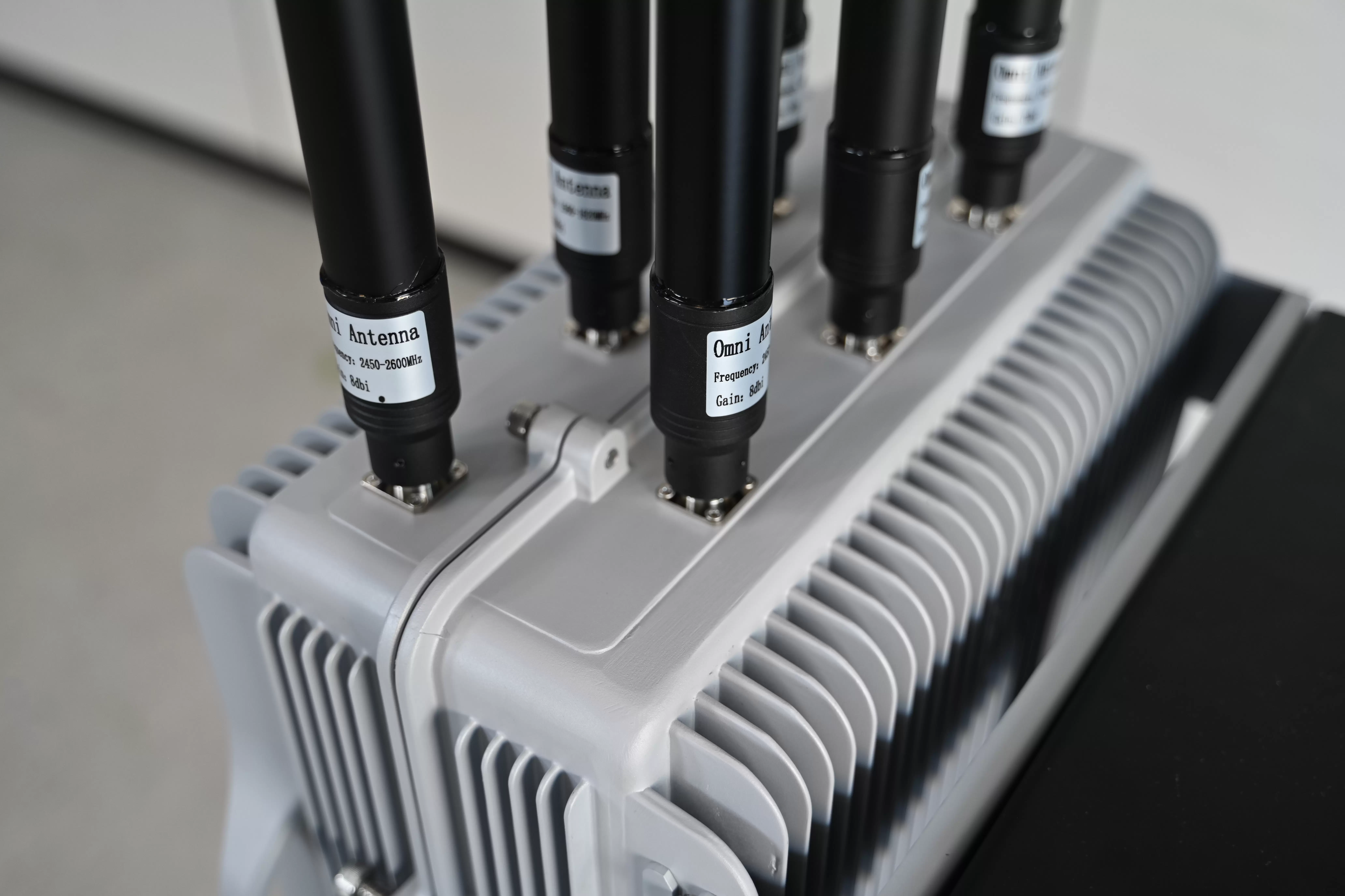 Dispositivo fijo de detección e interferencia de drones DR200-C