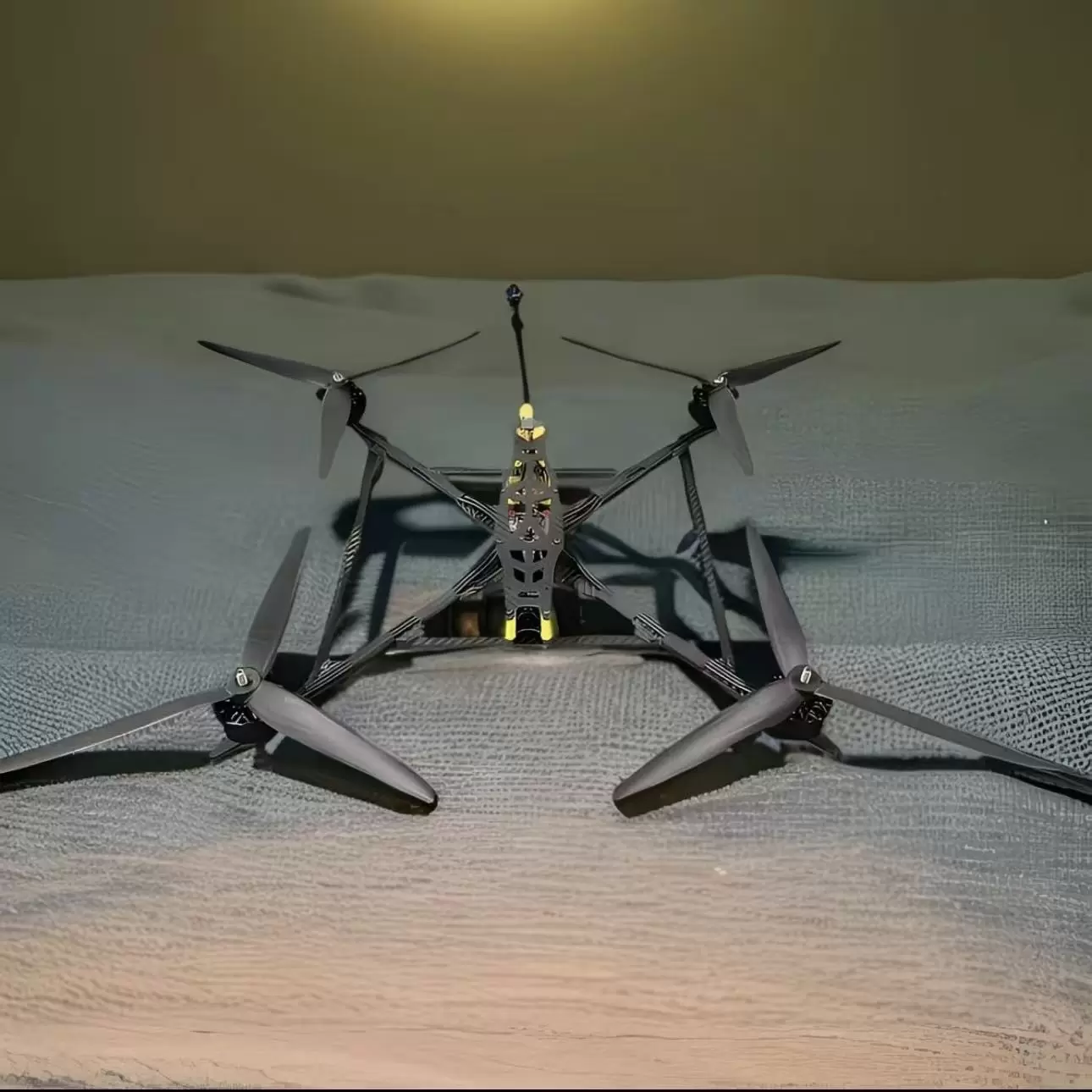 Dron FPV de 13 pulgadas con guía IA y transmisión de fibra óptica 13A FPV